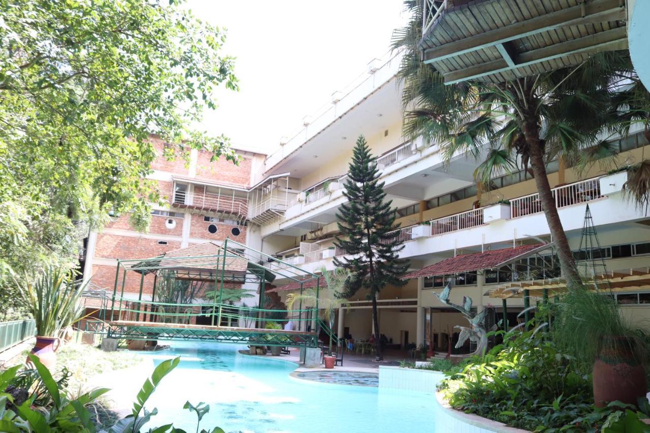 Golf Course Hotel Kampala Exterior foto