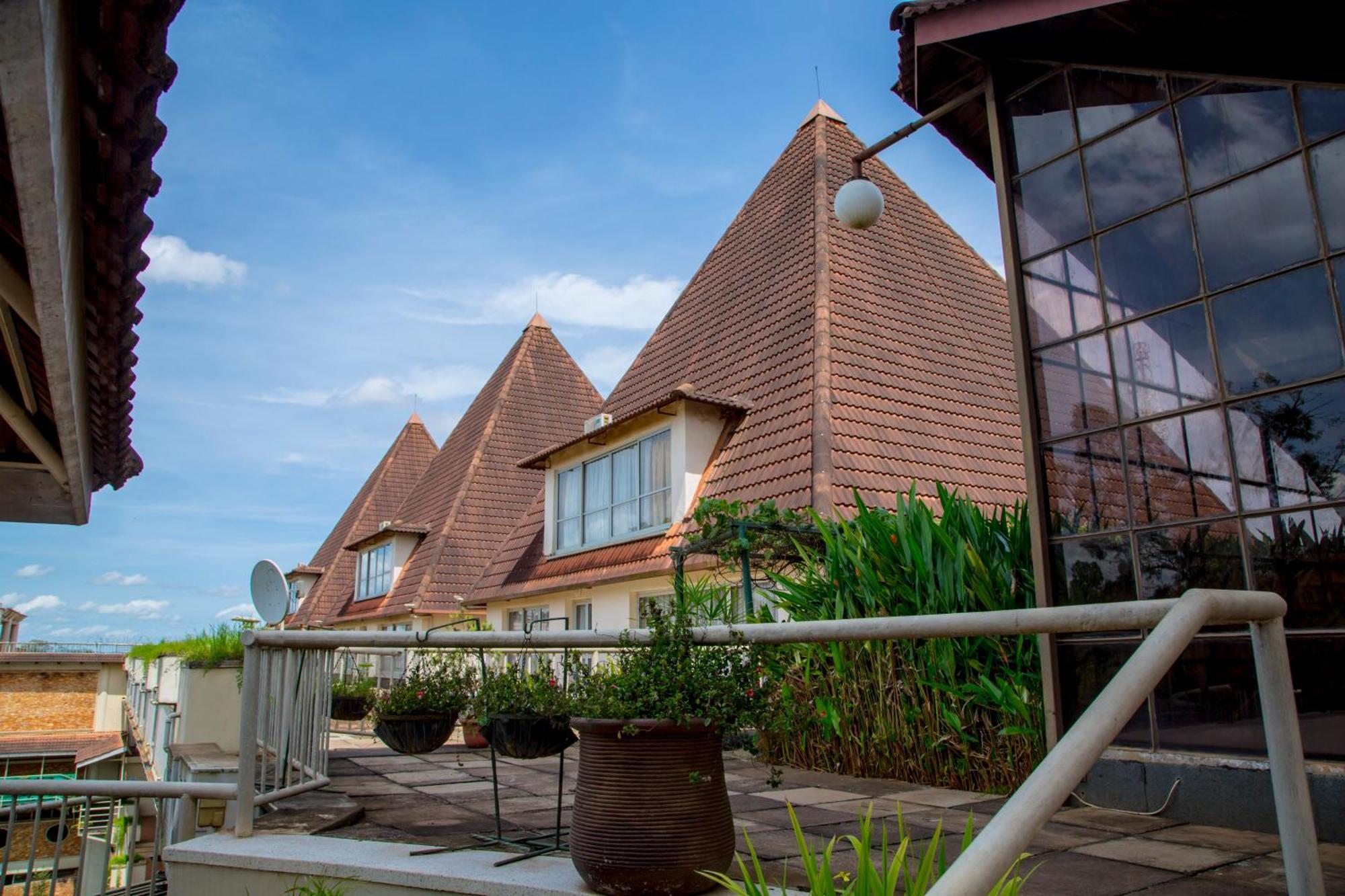Golf Course Hotel Kampala Exterior foto